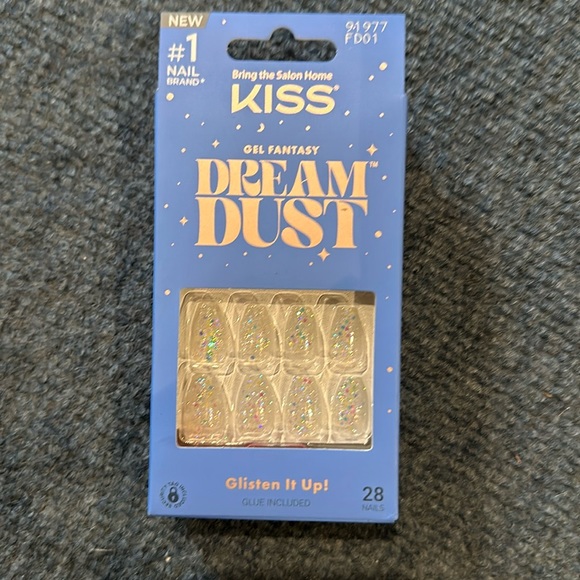 KISS Gel Fantasy Dreamdust Press-On Nails, Mood Dust White, Short Coffin, 31 Ct. - Picture 1 of 9